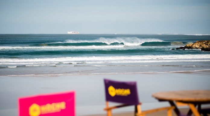 Ondas intensas no arranque do Allianz Caparica Pro