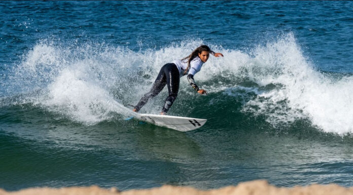 Liga MEO Surf – Carina Duarte e Mafalda Lopes destacam-se no arranque da prova feminina em Supertubos
