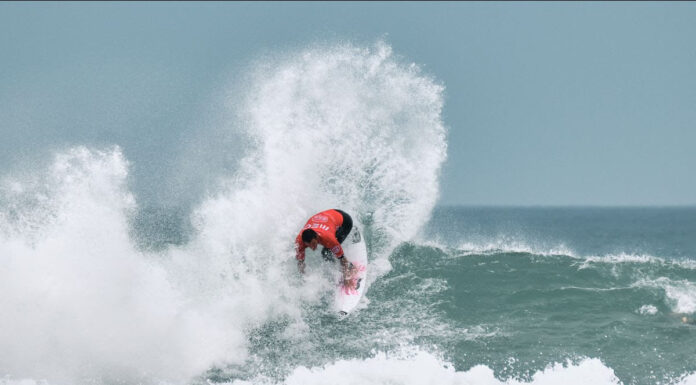 Liga MEO Surf – Ondas de qualidade e regresso de Vasco Ribeiro animam dia inaugural do Bom Petisco Peniche Pro
